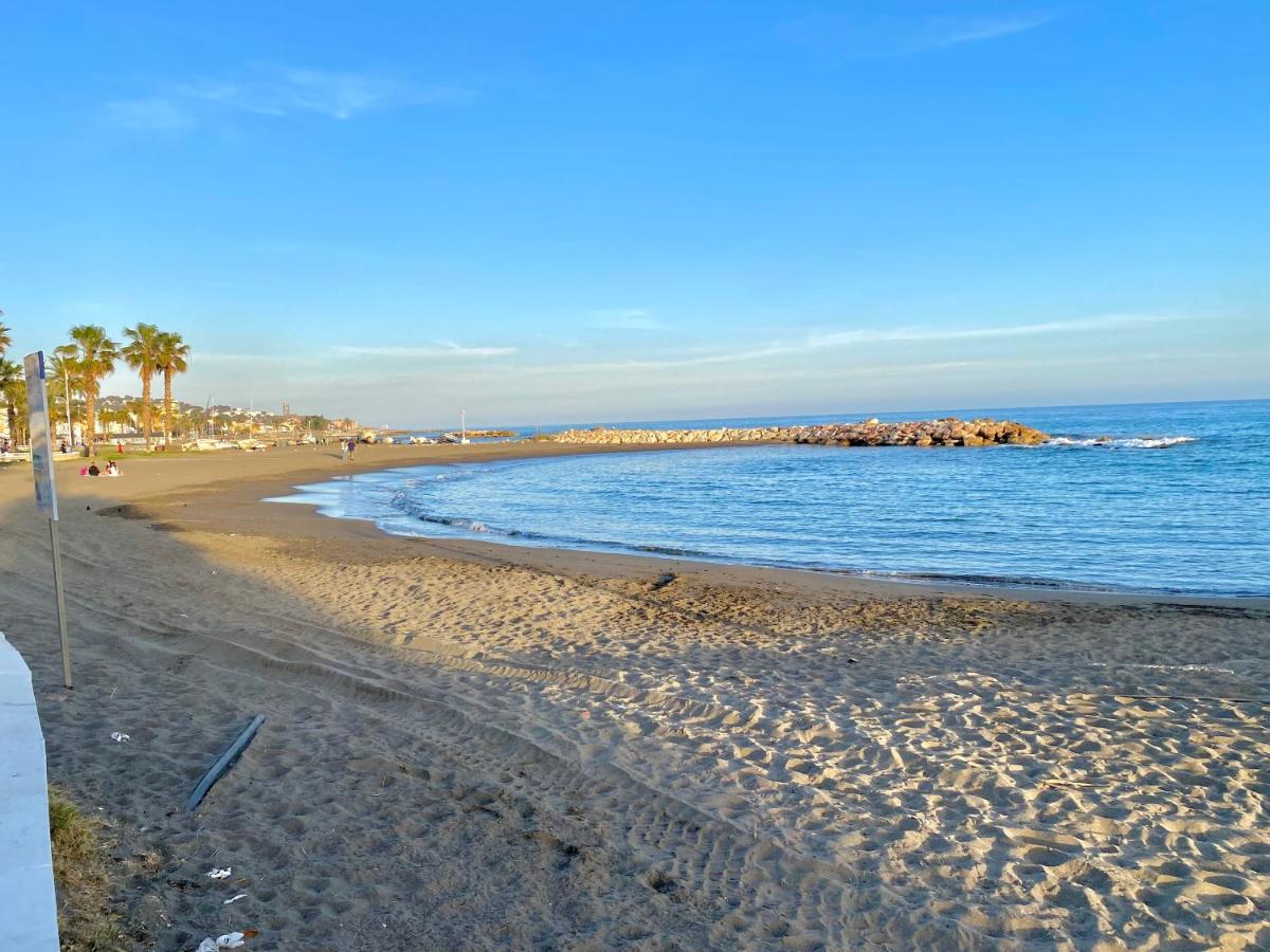 Malaga Beach And Sun Exteriör bild